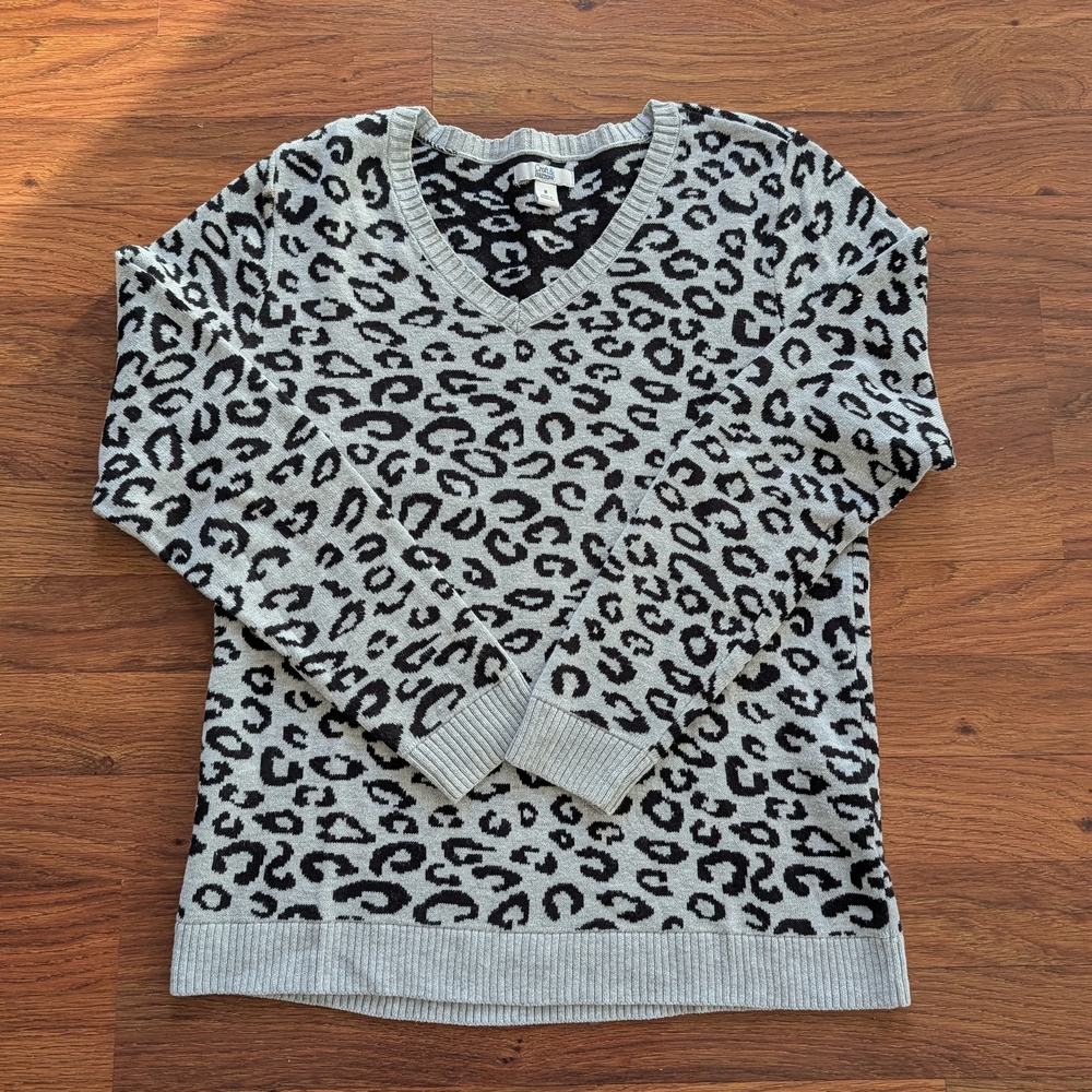Croft & Barrow Leopard Print V-Neck Sweater - Black and White